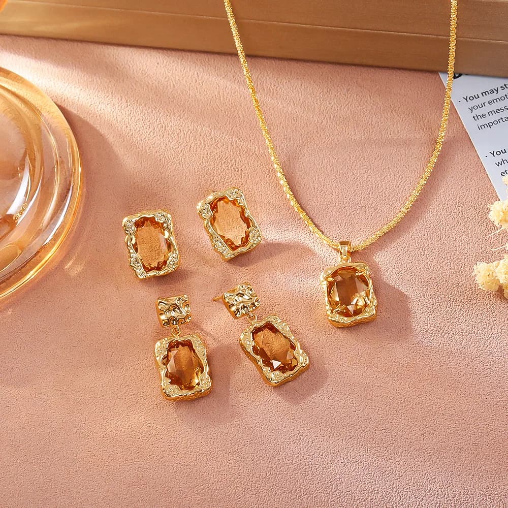 Maillard Brown Crystal Pendant Necklace for Women, High-end Fashion, Elegant, Exquisite, Versatile, Clavicle Chain