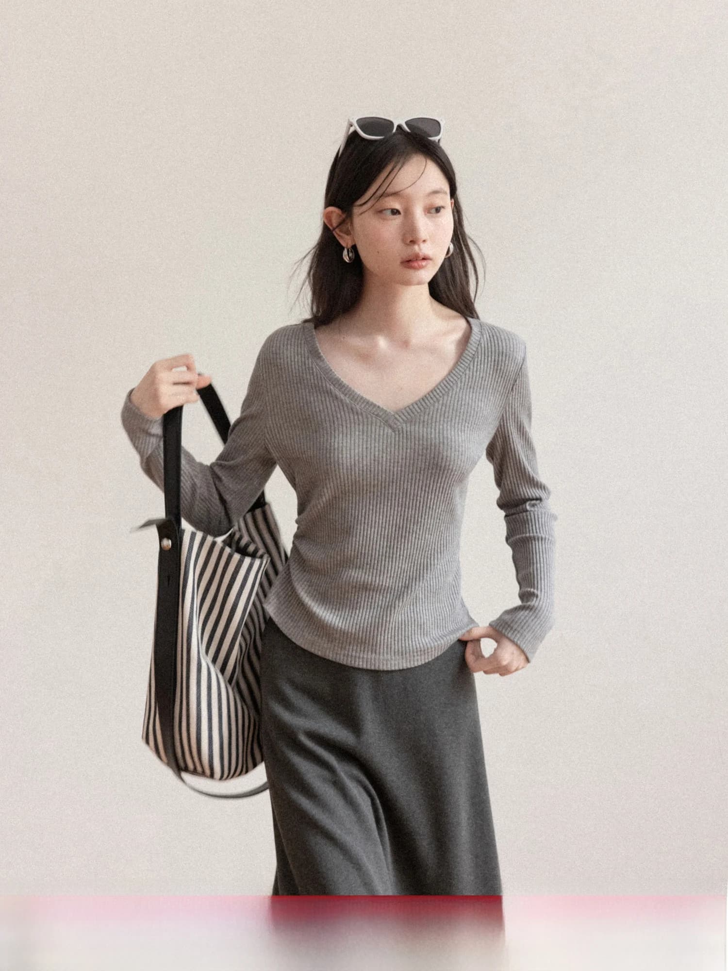 Gray V-Neck Long Sleeve T-Shirt Women's Inner Wear Base Shirt Slim Fit Top Casual Style Standard Size Pure Color Spring 2026