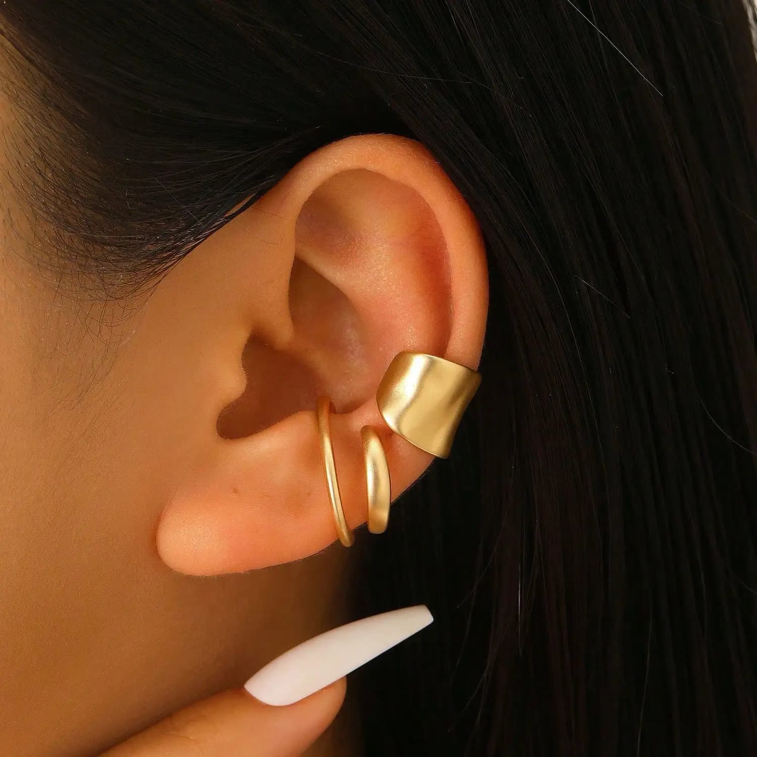 1 set di orecchini da donna con design curvo liscio in oro, gioielli minimalisti impilabili per tutti i giorni