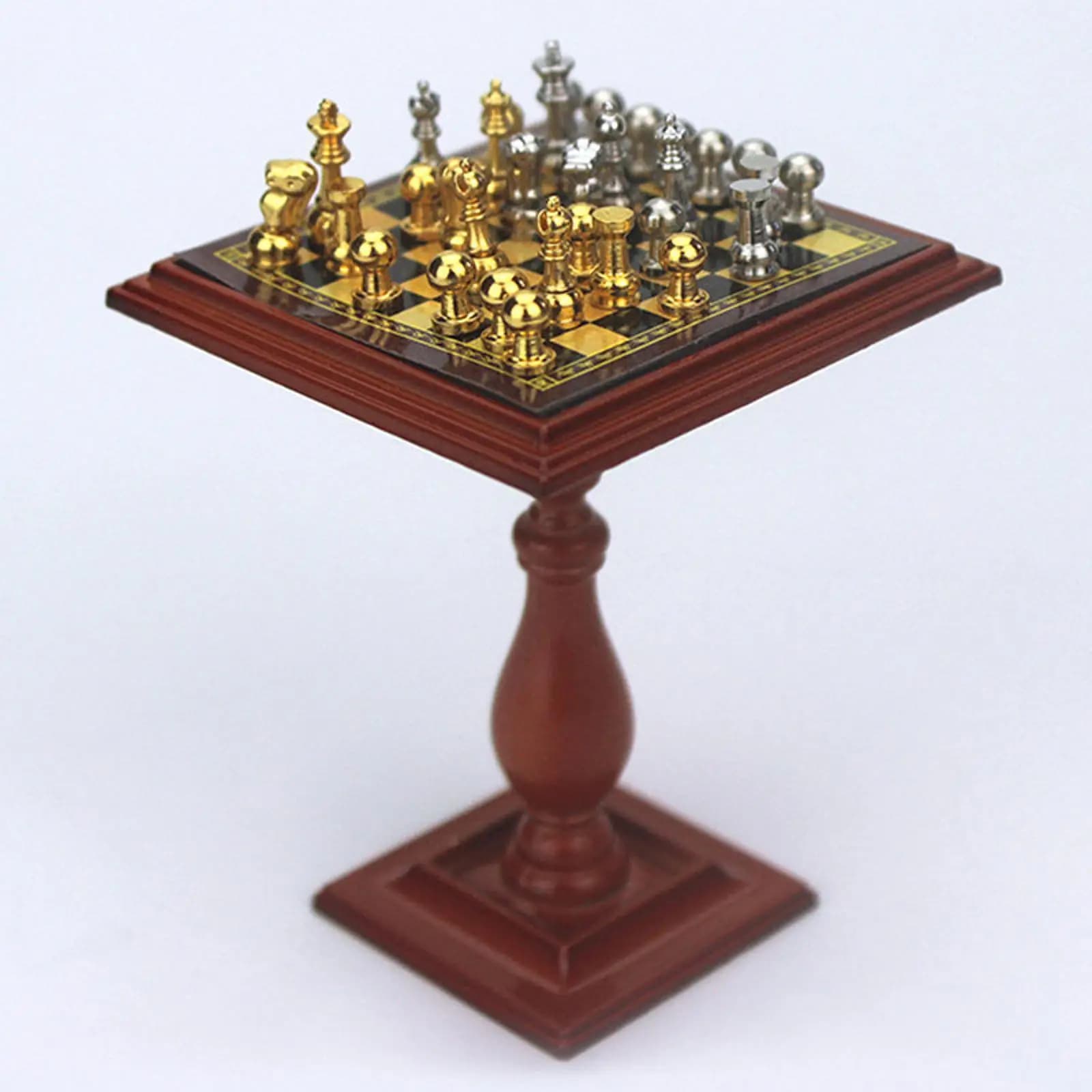 Set di scacchi internazionali in miniatura per casa delle bambole Collezione di pezzi degli scacchi ornamentali