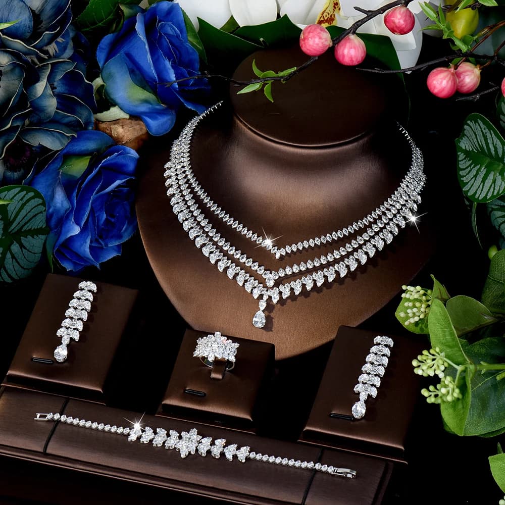 HIBRIDE New Light Luxury Exquisite Triple Nappa Collana Orecchini Bracciale Set Abito da donna Gioielli Dubai Regalo di nozze S-972