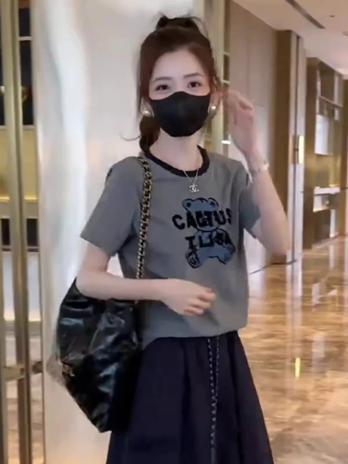 T-shirt a maniche corte con stampa di orsetti dei cartoni animati, nuova collezione estiva da donna, stile coreano, casual, versatile, trendy, con scollo rotondo.