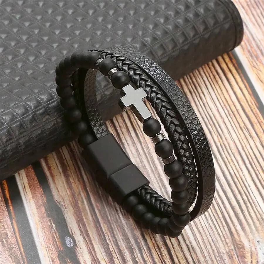 Bracciale in pelle intrecciata nera con ciondolo a croce e perline