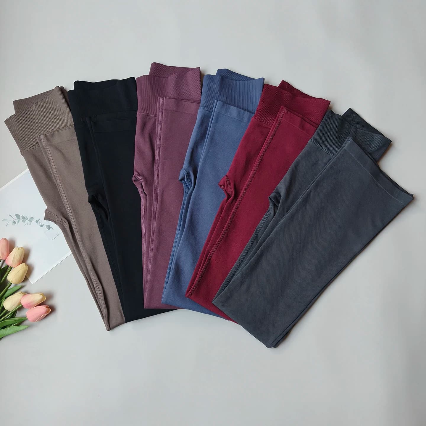 Pantaloni da yoga svasati da donna con vita alta, leggings da allenamento per il controllo della pancia e il sollevamento dei glutei, pantaloni da allenamento slim fit