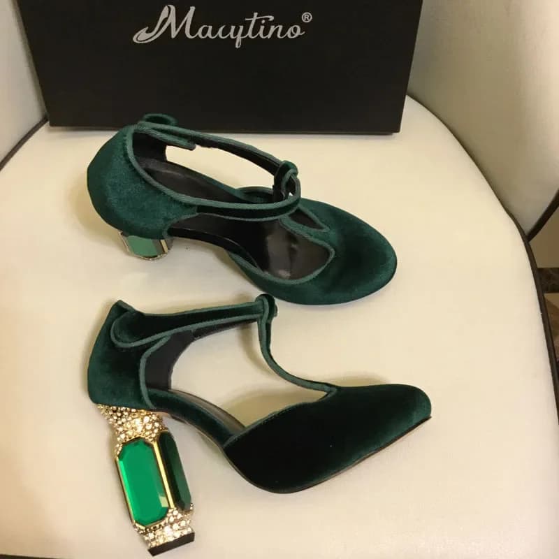 2026 Nuovo Velluto Punta Rotonda Sandali Delle Donne Della Pietra Preziosa Strass Bling Bling Tacco Grosso Tacchi Alti Superficiali di Modo Del Partito Scarpe Da Palcoscenico