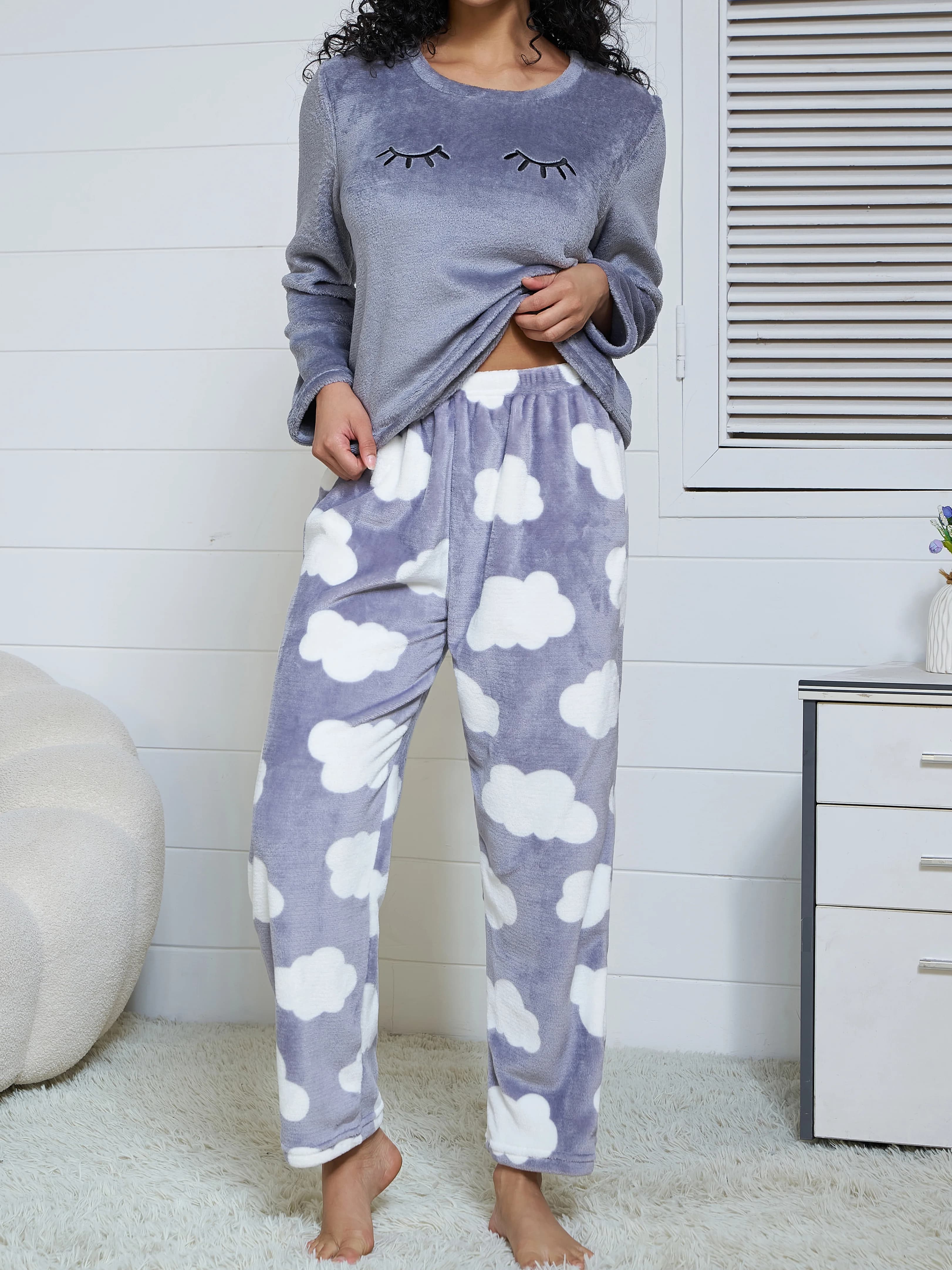 New fall/winter flannel long-sleeved pants and jacket warm set with cloud pattern pajama set soft and comfortable home wear
