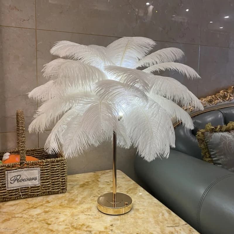 Lampada da tavolo con piume Interruttore tattile Lampada con piume di struzzo USB Lampada da scrivania con regolazione a 3 colori con base in metallo dorato 30 pezzi di piume