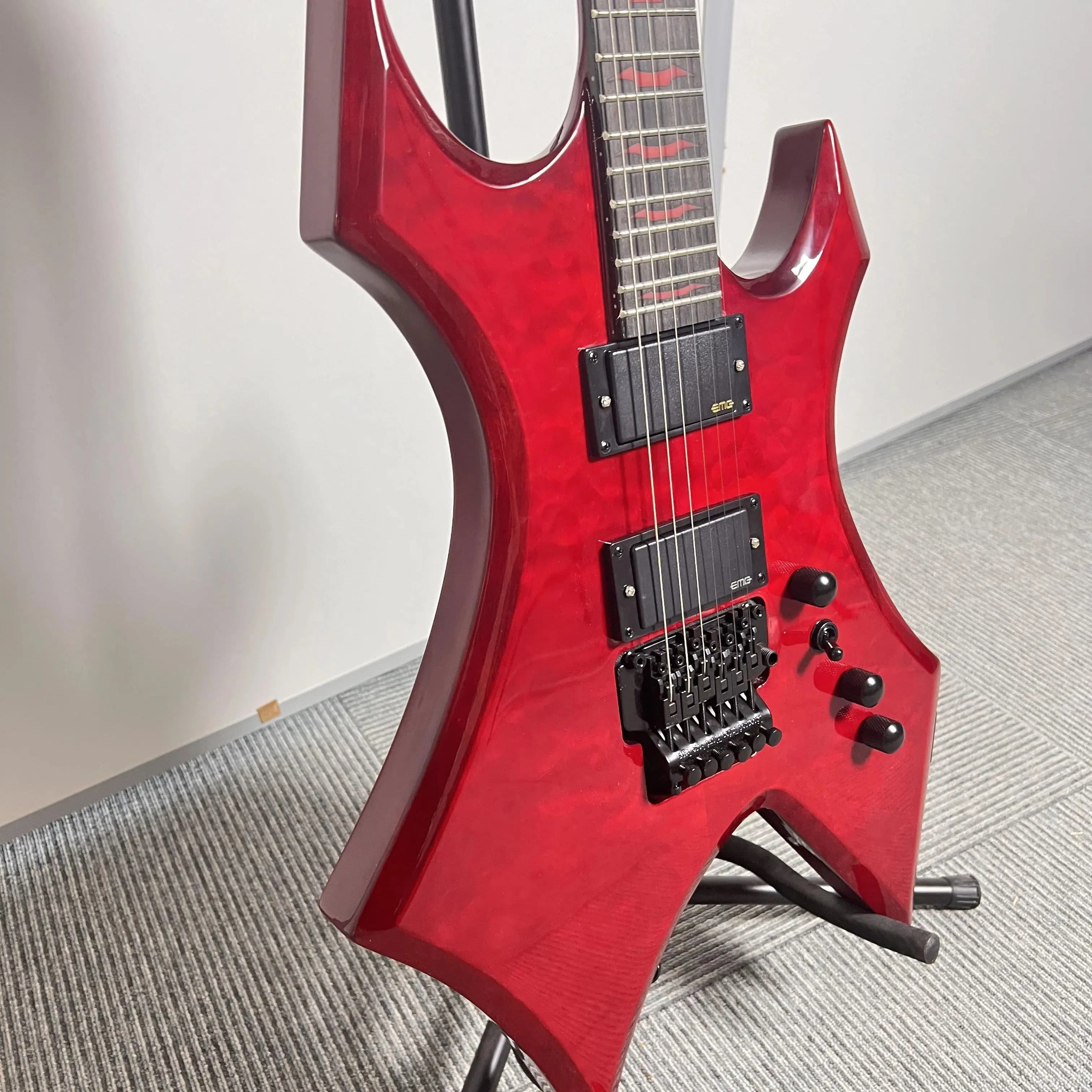 Chitarra Elettrica Personalizzata B C con Top in Acero Trapuntato Rosso Trasparente - Regalo a Tema Chitarra Elettrica Spedizione Gratuita