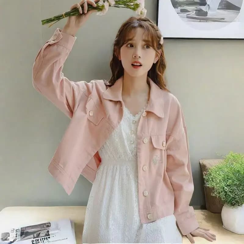 Giacca di jeans rosa alla moda da donna, nuova collezione primavera autunno 2026, cappotto casual sottile in denim, top corto ricamato dolce stile coreano per studentesse