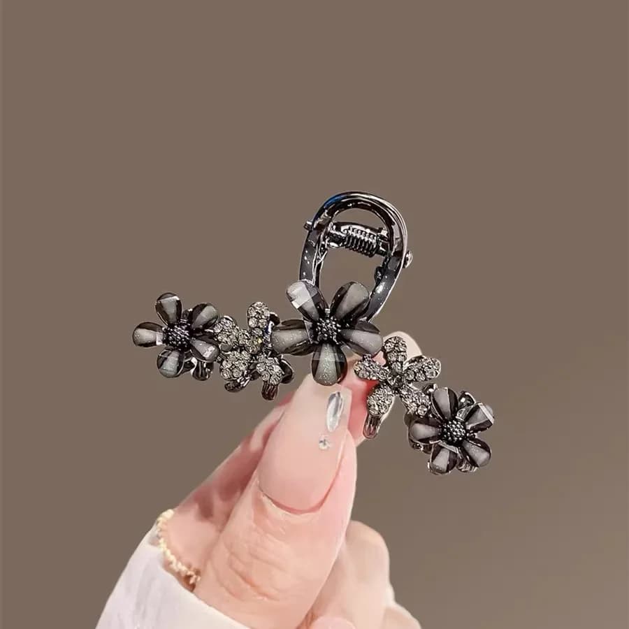 Artiglio per capelli fiore smalto strass nero di fascia alta Accessori per capelli temperamento con fermaglio per capelli semi legato sul retro della testa delle donne squisite
