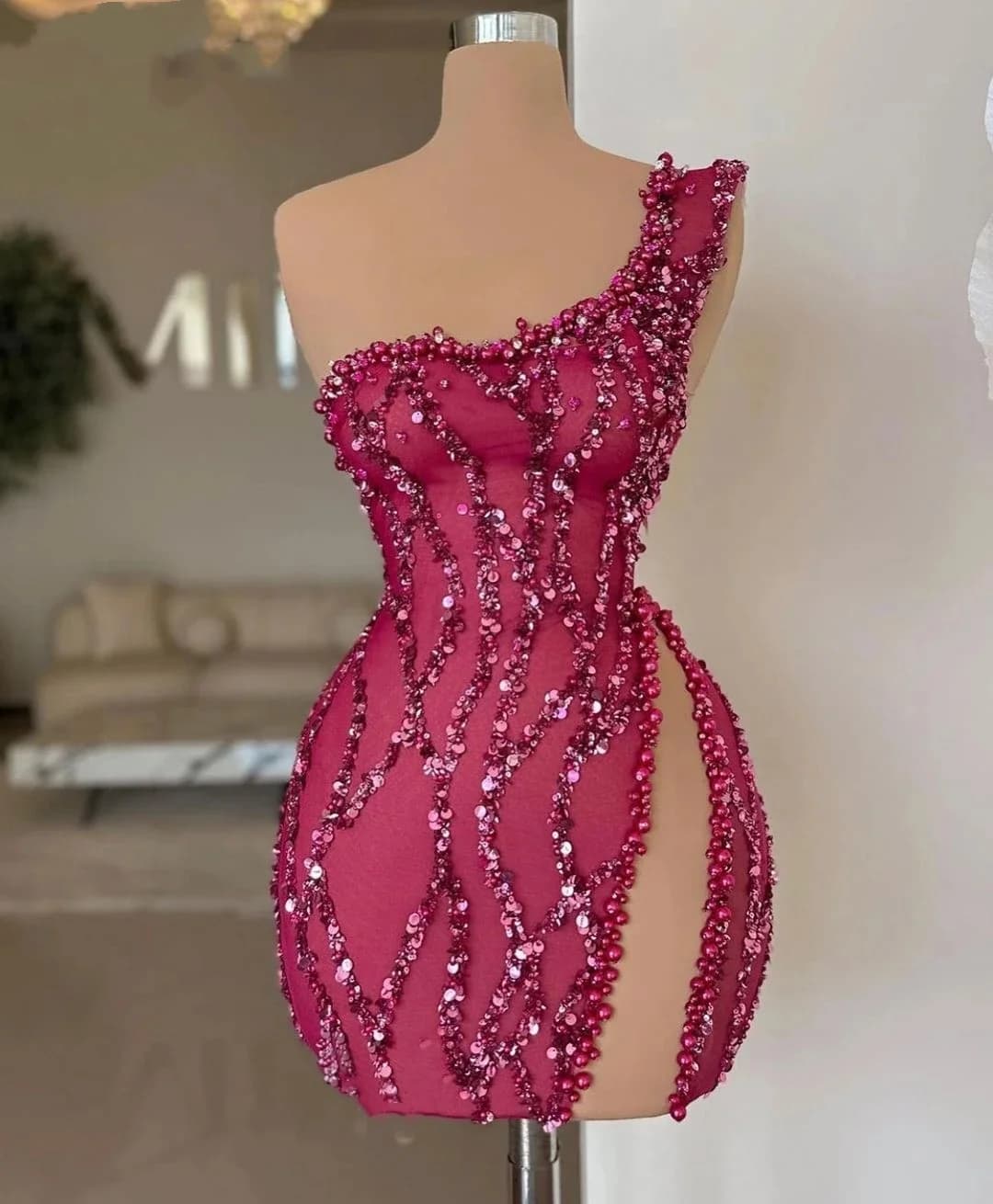 2025 Abiti da ballo da cocktail classici con paillettes Perle Mini abiti da sera corti da sera Illusion High Split One spalla Robe De Soriee