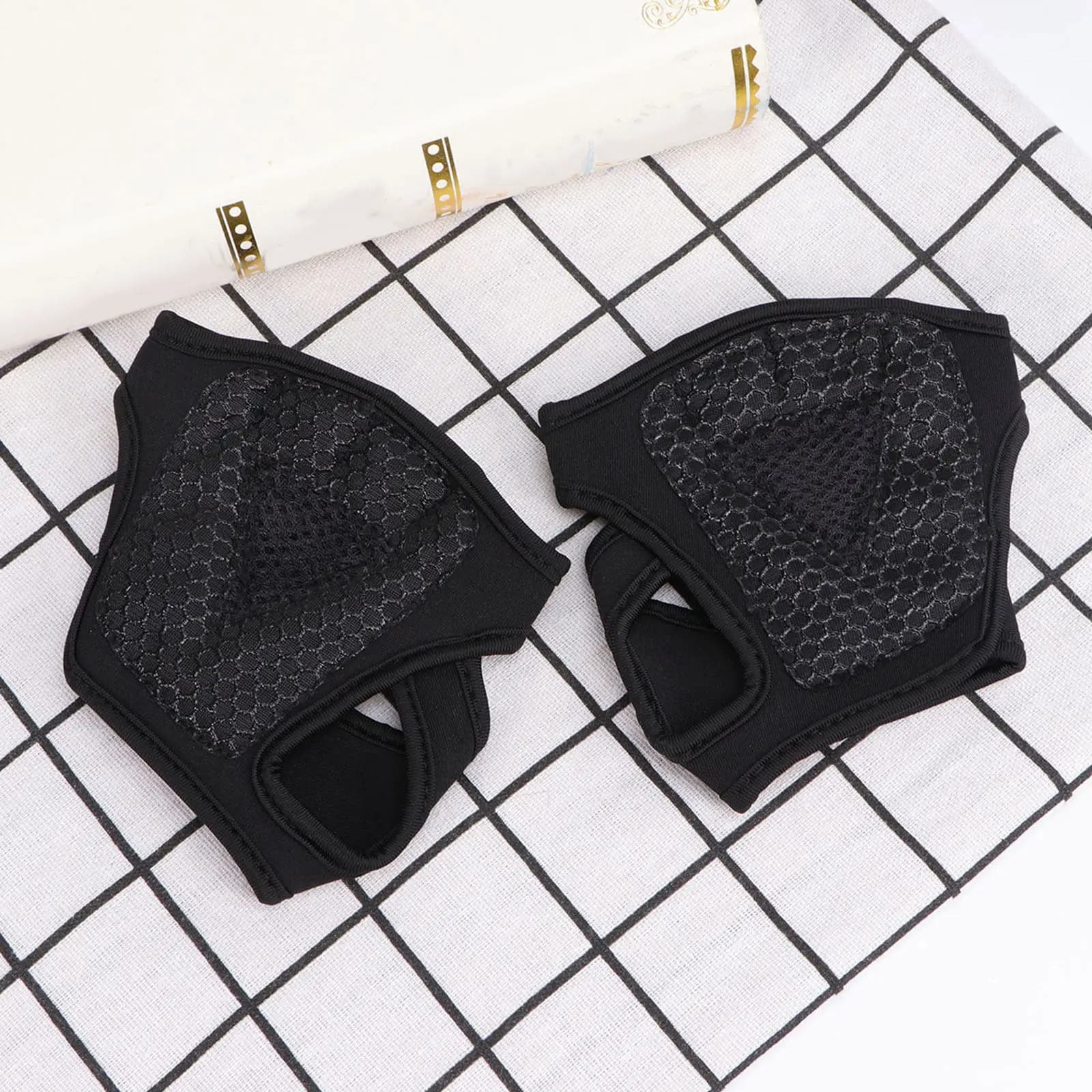 Silicone Anti-slip Gym Gloves for Men and Women, for Pesi Lifting, Breathable, with Palm Protection and Wrist Strap