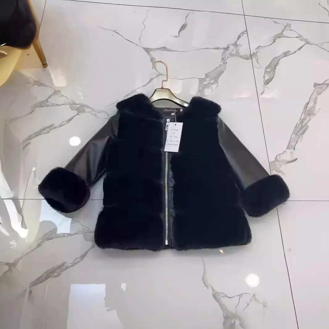 Cappotto in Pelliccia per Ragazze Autunno-Inverno 2026, Nuovo Modello con Collo Tondo e Maniche Lunghe, Giacca in Pelle con Inserti in Pelliccia, Calda