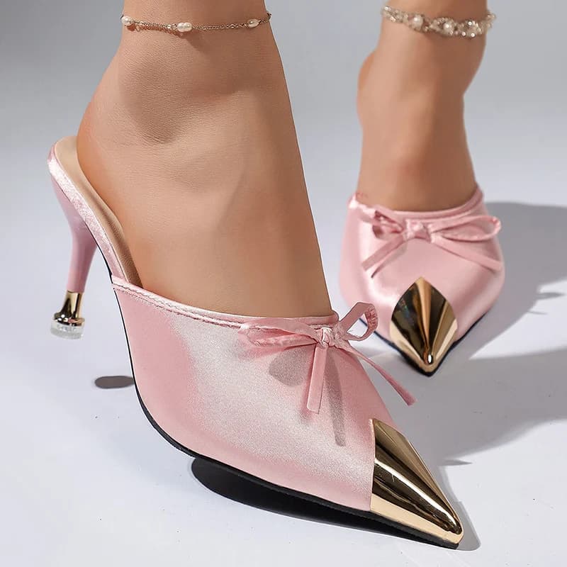 Sandali con tacco alto rosa con fiocco da donna, estivi 2026, con punta a punta in metallo, tacchi sottili, ciabatte di lusso in seta per feste da donna
