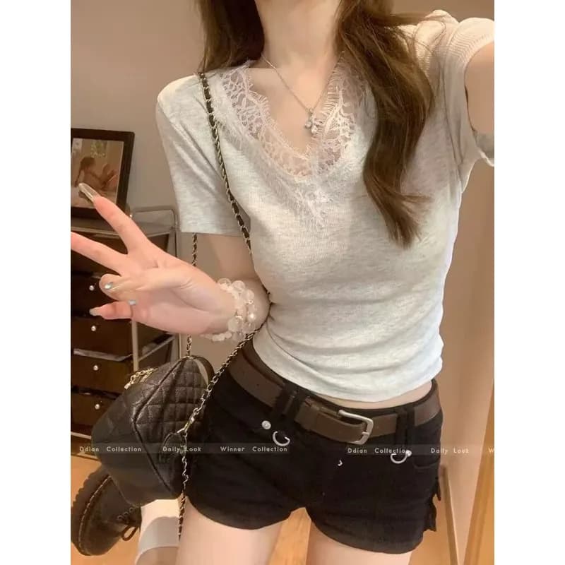 T-shirt sexy a maniche corte con scollo a V in pizzo per donna Primavera ed estate 2025 Top con strato base aderente