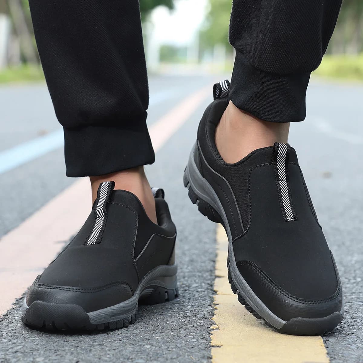 Scarpe Sportive Casual da Uomo per Escursionismo, Comode, con Elastico su Quattro Lati e Patch in Pelle, Modello Slip-On