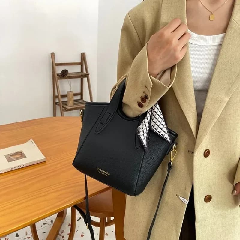 Chic And Elegant Diaper Bag Women's Luxury Crossbody Handbag Designer Leather Tote Minimalist Vintage Large Capacity