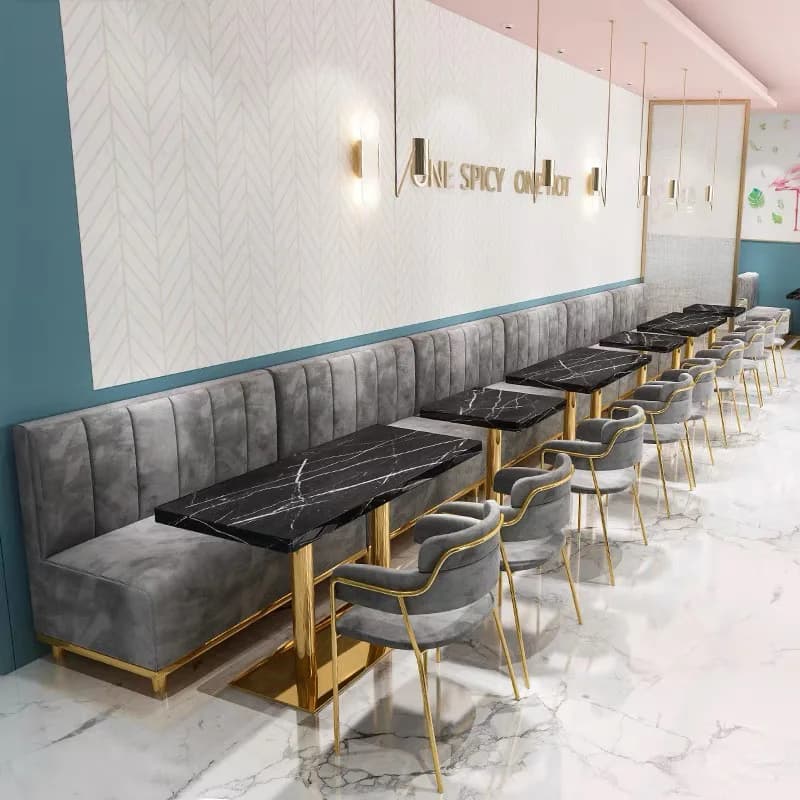 Mobili da ristorante moderni di lusso personalizzati Gamba dorata Sedia in velluto Divano Cabine Sedili e set di tavoli con motivo in marmo
