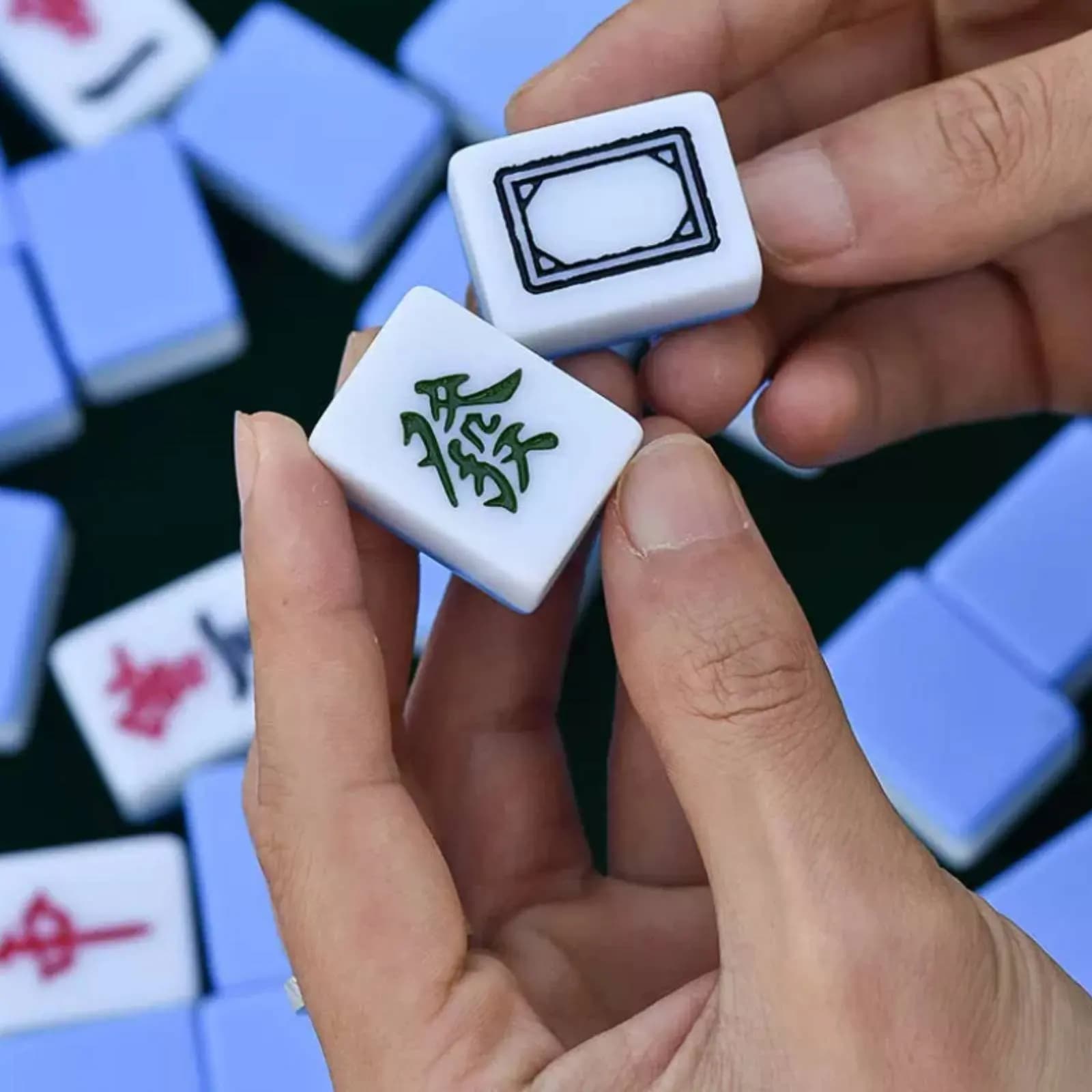 Set da Mahjong Portatile, Leggero e Compatto, con Tessere Piccole e Caratteri Incisi, Marcature Chiare