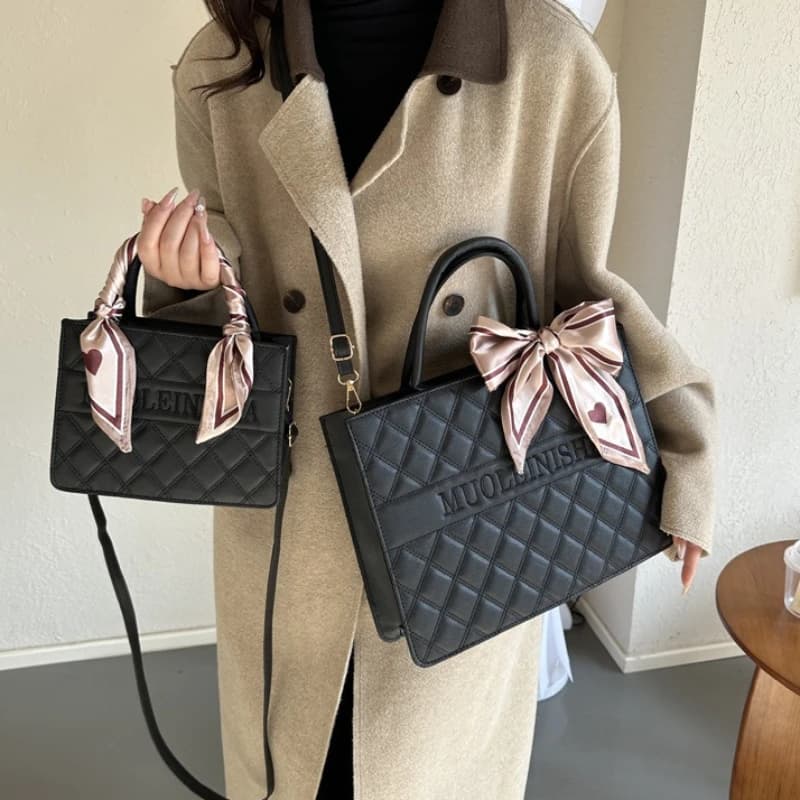 Borsa a mano con sciarpa dal temperamento delicato versione coreana con filo da ricamo a griglia di diamanti alla moda popolare, nuove borse tote