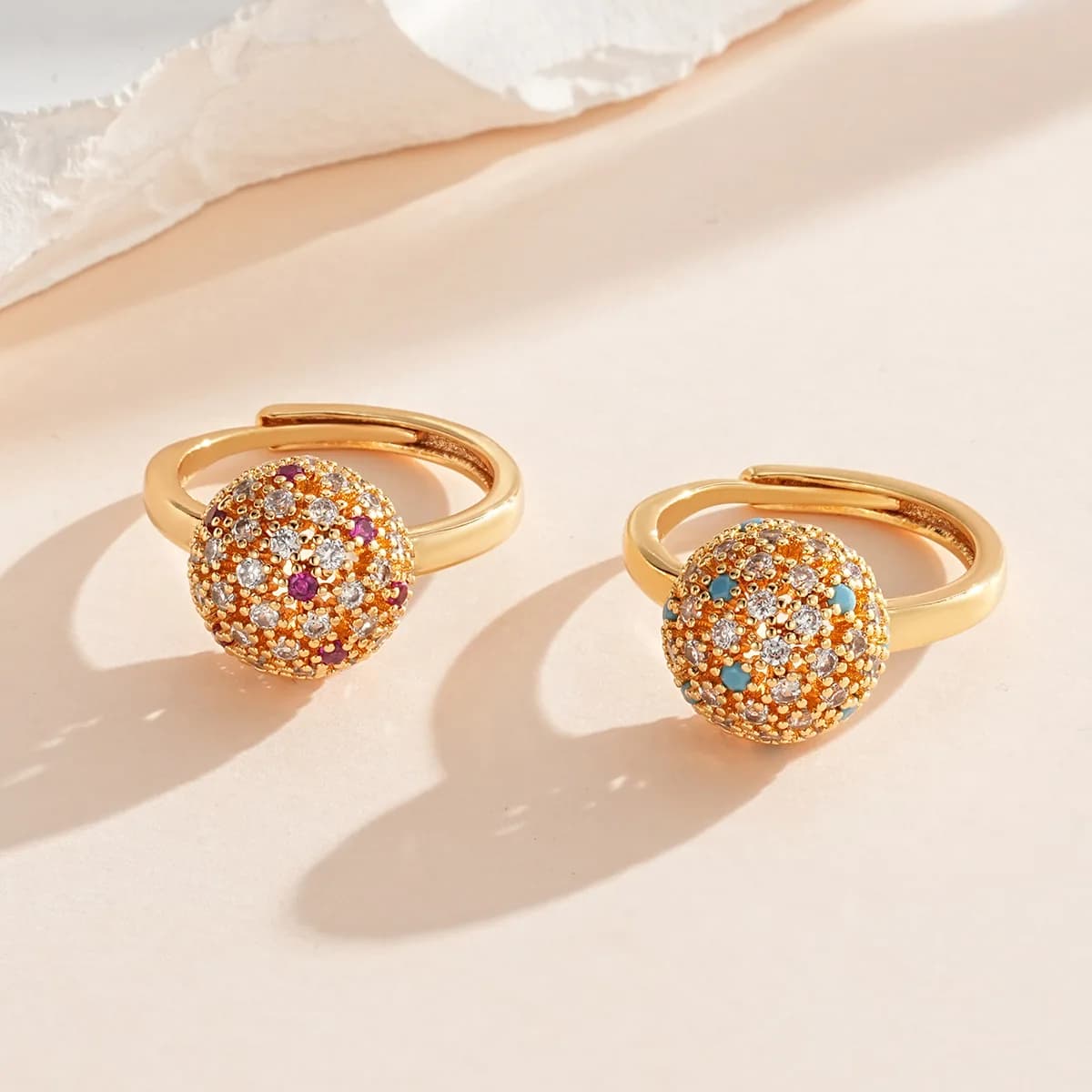 Nuovo Anello Aperto da Donna 2026, Gioiello di Lusso Leggero con Sfere Colorate, Anello Circolare Tridimensionale Super Scintillante con Zirconi