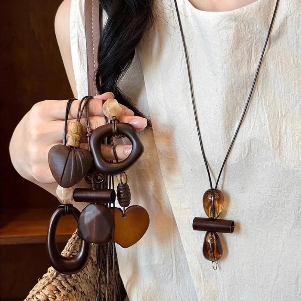 Collana Lunga da Donna con Ciondolo Geometrico a Cuore in Legno Cavo Irregolare Stile Vintage, Gioiello Amuleto alla Moda