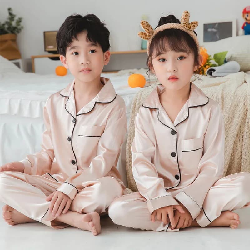 Nuovo bottone primavera estate pigiameria bambino pigiama in raso set bambini ragazze ragazzi seta manica lunga 2 pezzi top + pantaloni Homewear pigiama