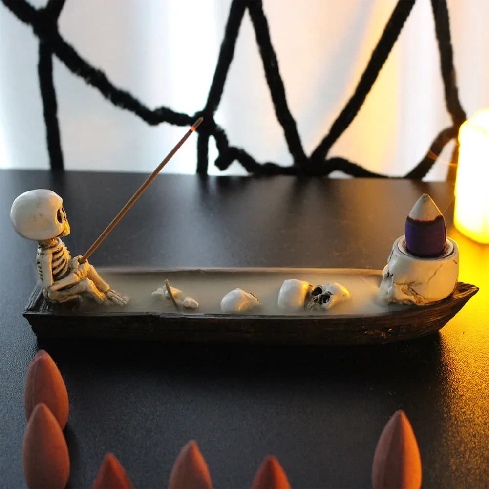 Creative Skull Incense Holder Resin Halloween Decor Ghost Incense Stick Tray Boat Decorative Incense Holder Skull Incense Burner