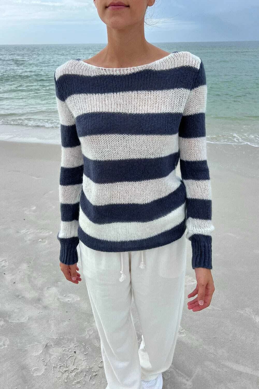 Maglione da donna in maglia trasparente a righe bianche e blu navy con scollo a barca, a maniche lunghe, casual, da spiaggia