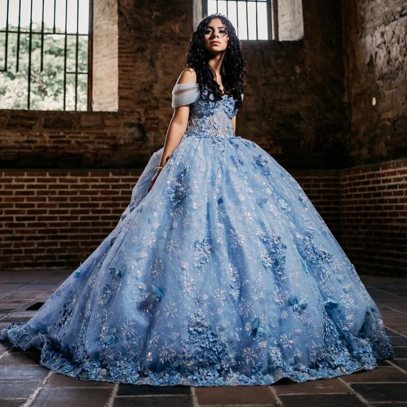 Abiti Quinceanera lucidi blu cielo con spalle scoperte Applique Fiocco in pizzo Perline Tull di cristallo Festa di compleanno Dolce 16 Abito Vestido
