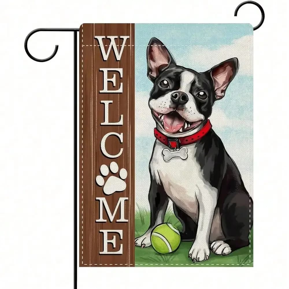 Bandiera di benvenuto per il giardino Boston Terrier | Decorazione da esterno bifacciale in poliestere | Regalo per amanti degli animali domestici con impronte di zampe e design a pallina da tennis
