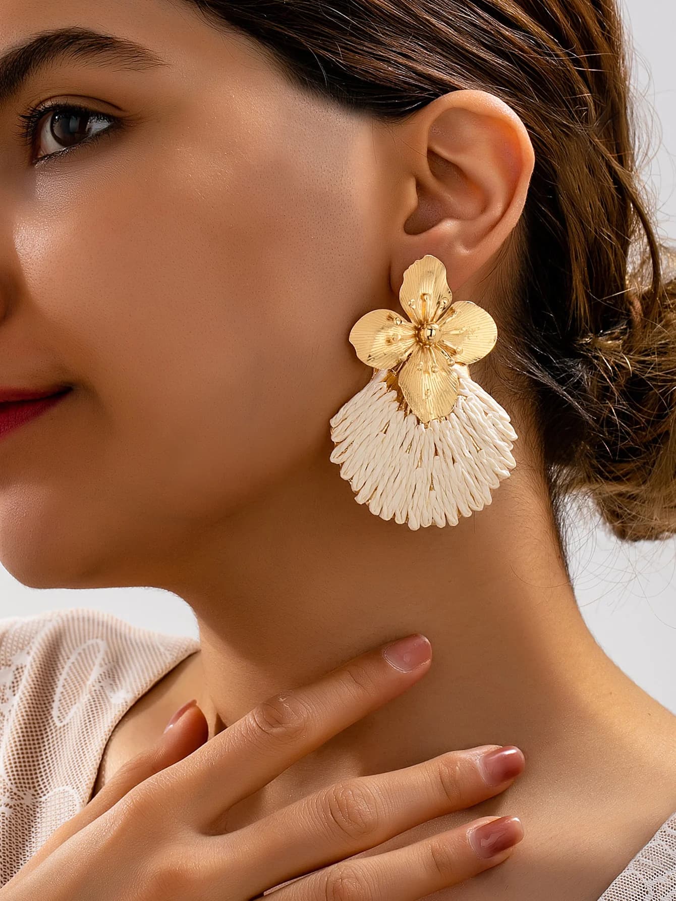 Gold Metal Flower White Handmade Seed Bead Tassel Dangle Earrings for Women, Fan-Shaped Woven Tassel Earrings, Bohemian Wedding Beach Vacation Statement Earrings