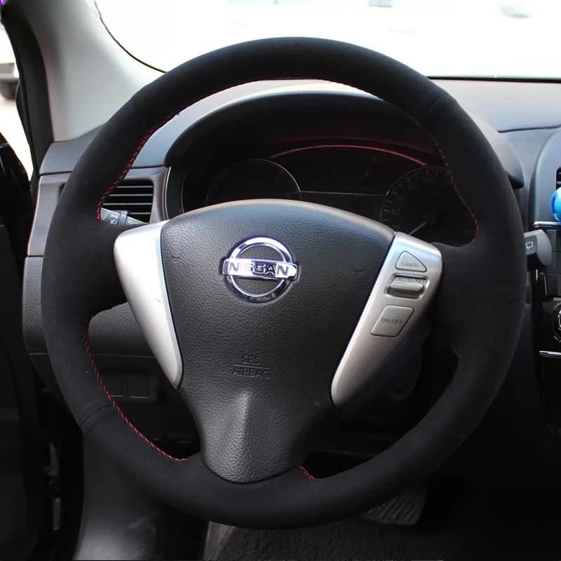 Per Nissan Tiida Sylphy 2011-2015 Sunny Sentra 2014 2015 Coprivolante per auto in pelle scamosciata nera antiscivolo cucito a mano