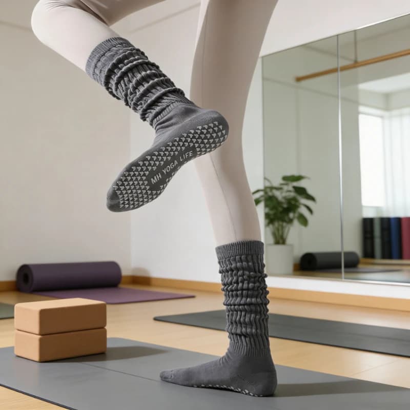 New Socks Yoga Monocolored Professional Silicone Anti-slip, Pilates Socks, Breathable Sports Socks in Cotton for Women