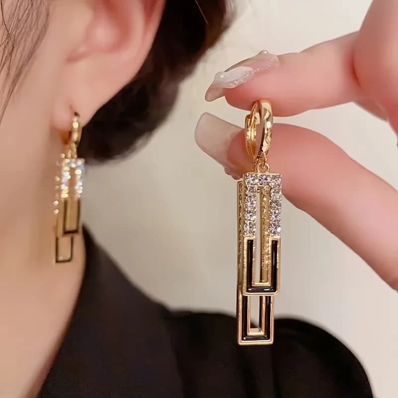 Set of 2 women’s black geometric square earrings.