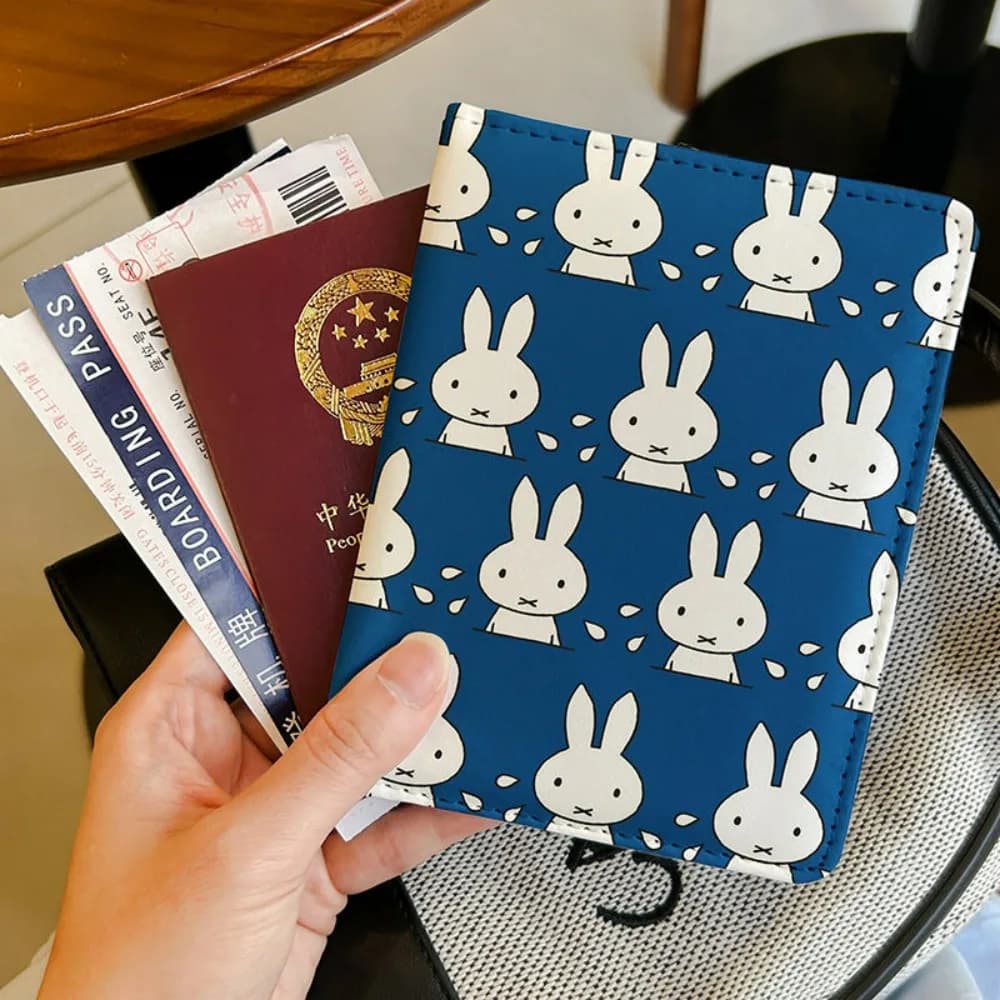 Porta Carte Miffy Carino, Custodia Protettiva per Documenti, Clip Porta Passaporto a Cartone Animato, Pochette da Viaggio Leggera, Accessorio per Documenti da Viaggio all'Estero