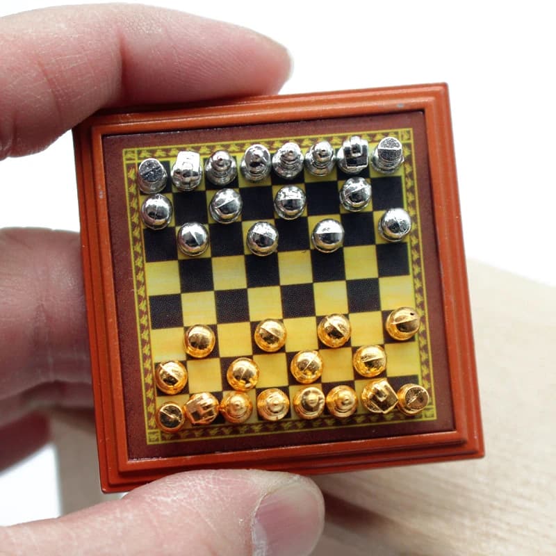 1Set 1:12 Dollhouse Miniature Alloy International Chess Set Checkerboard Chess Table Set Soldier Scene Model Home Decor Kids To