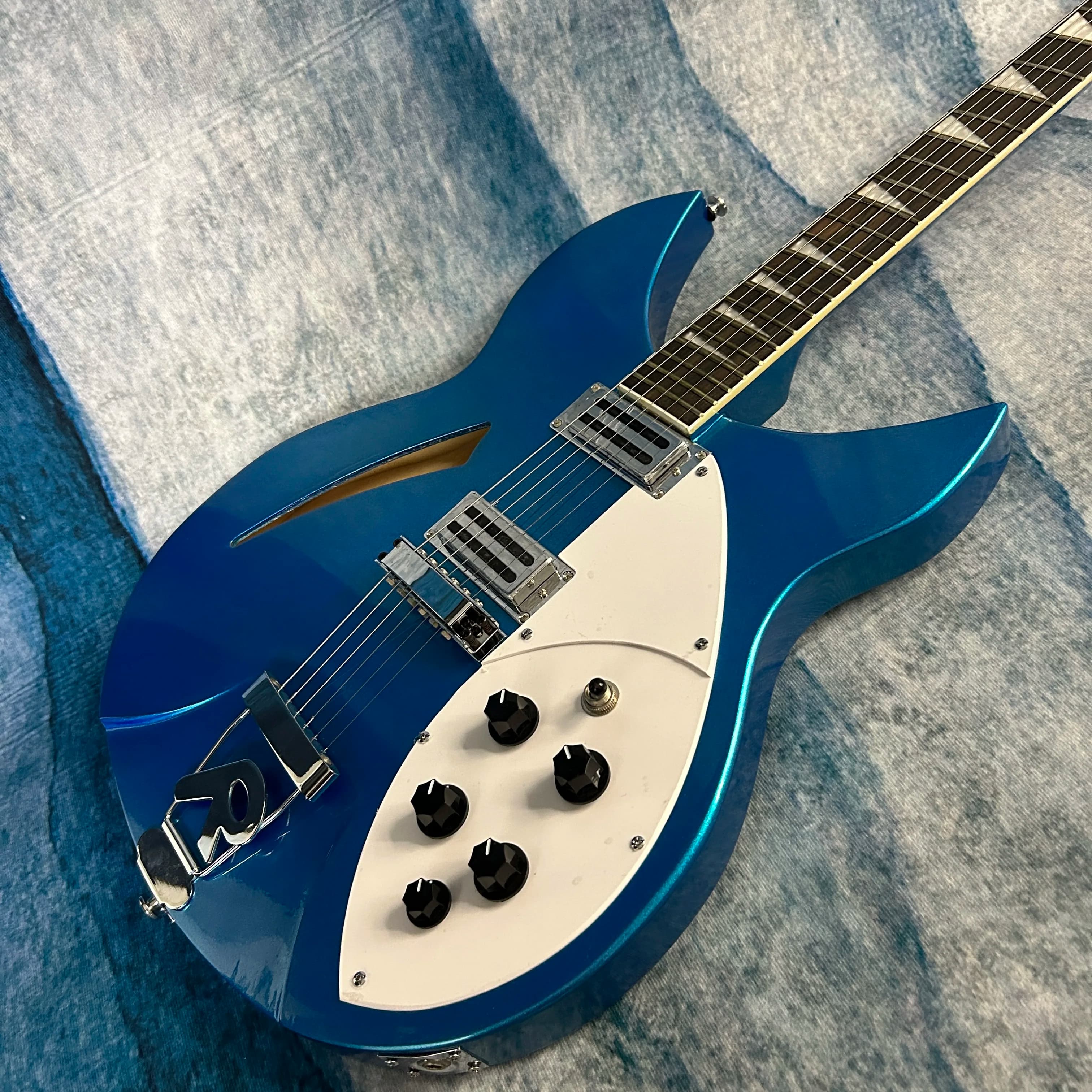 Chitarre Elettriche Modello Rickenbacker 330 Colore Blu Metallizzato Ponte a Coda R Tastiera in Palissandro