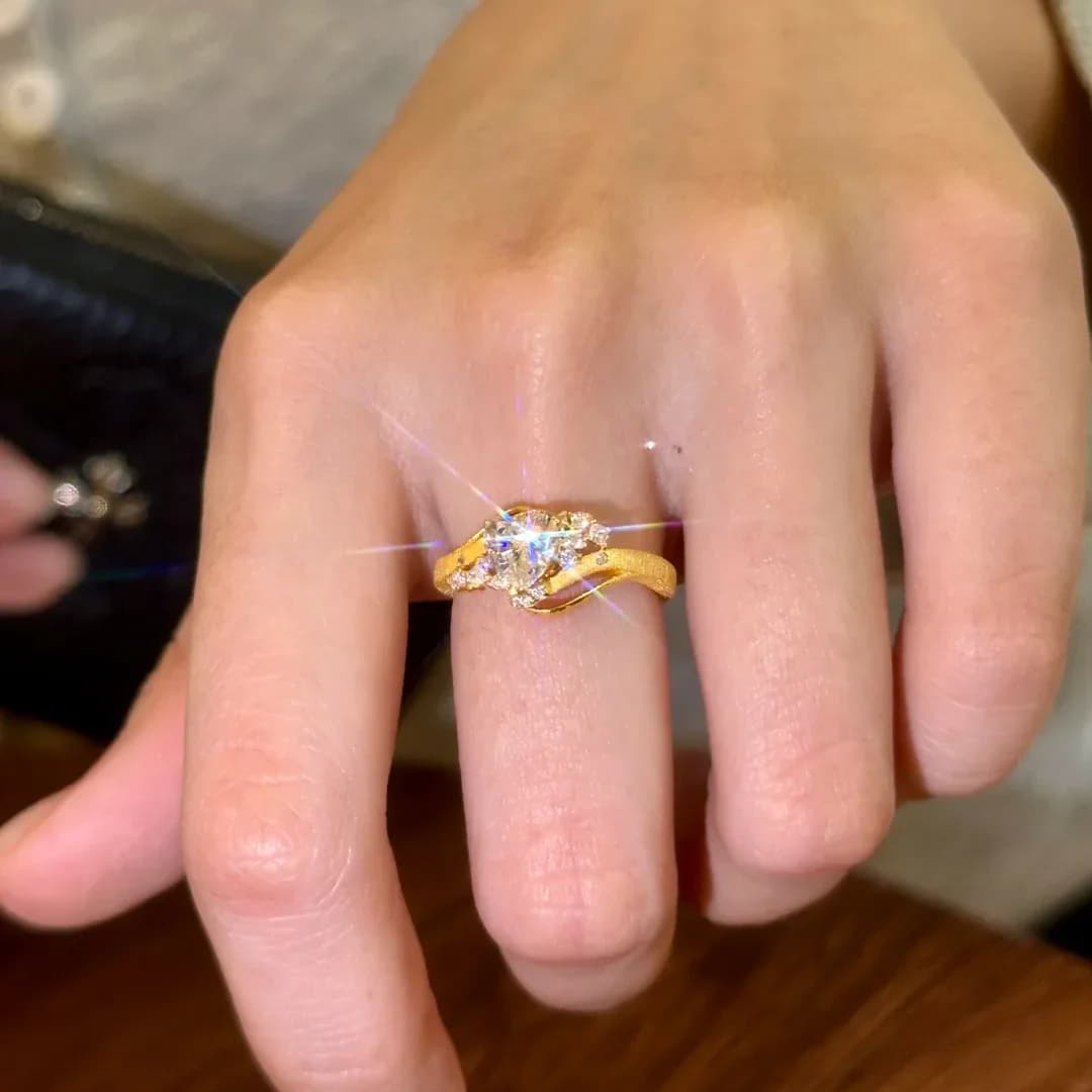 Nuovo anello stellato amore Gioielli minimalisti alla moda Elegante luce di lusso Design unico Fascia impilabile delicata per le donne