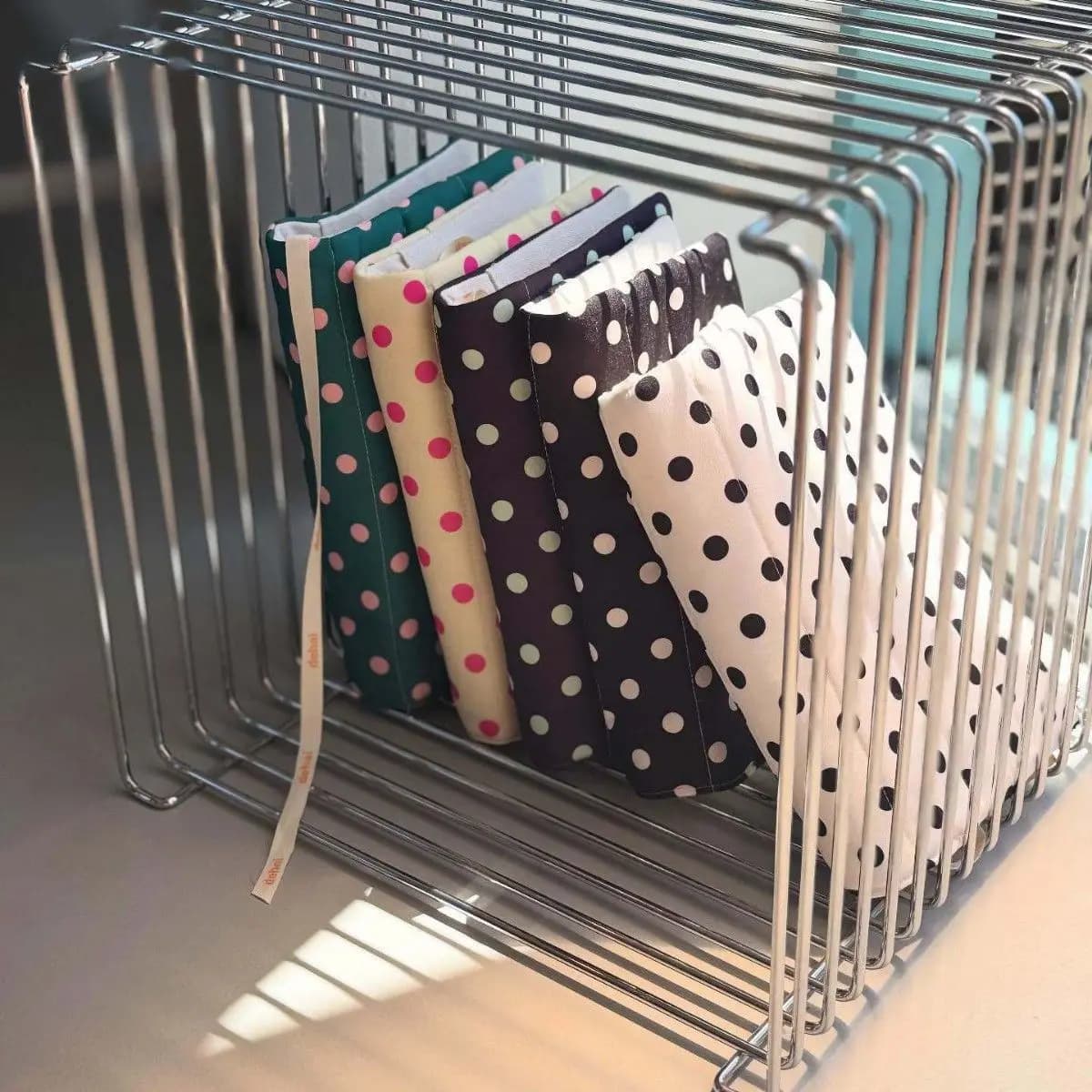 Copertina per Quaderno A5 Trapuntata in Cotone con Motivo a Pois e Righe, Simpatica Custodia Protettiva per Libri Arcobaleno, Regalo di Cancelleria