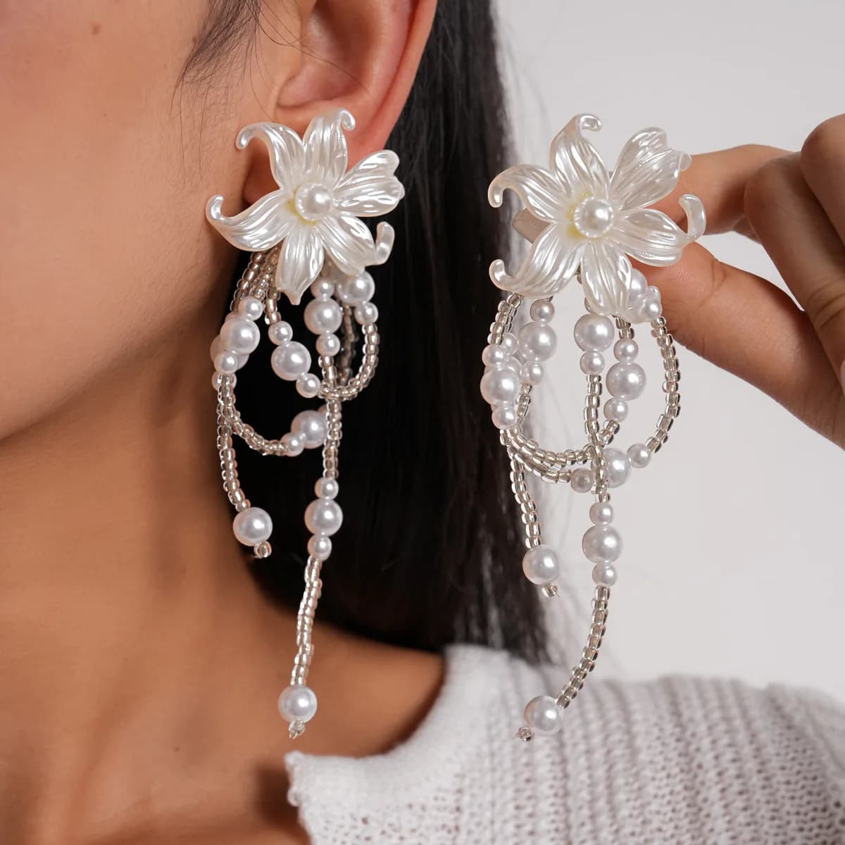 White Simulated Pearl Flower Drop Earrings for Women French Elegant Statement Long Tassel Pendant Earrings Wedding Party Evening