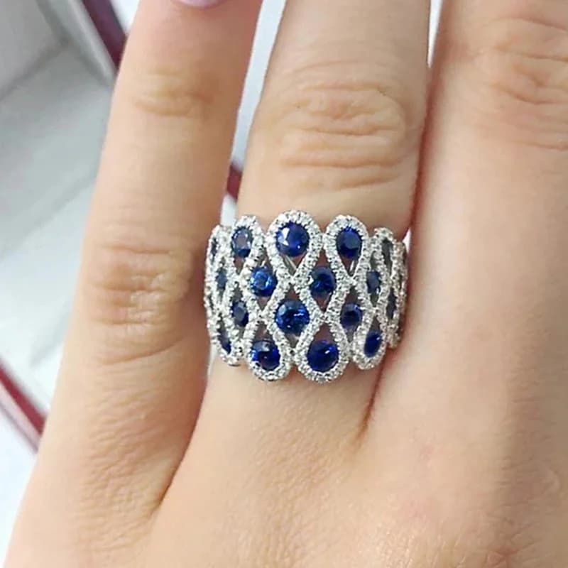Huitan Anelli di temperamento eleganti Accessori per dita di lusso creativi delicati femminili Gioielli con zirconi cubici abbaglianti e alla moda luminosi