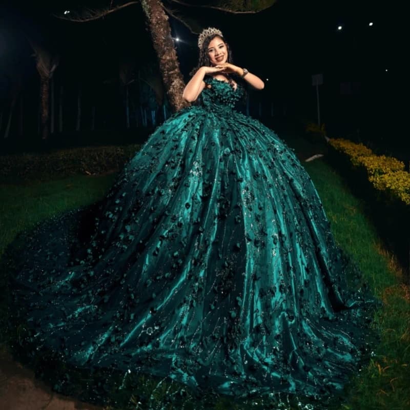 Abiti Quinceanera lucidi verde scuro con spalle scoperte Abito da ballo dolce 16 Abito con applicazioni di fiori che bordano la festa di compleanno in tulle di cristallo