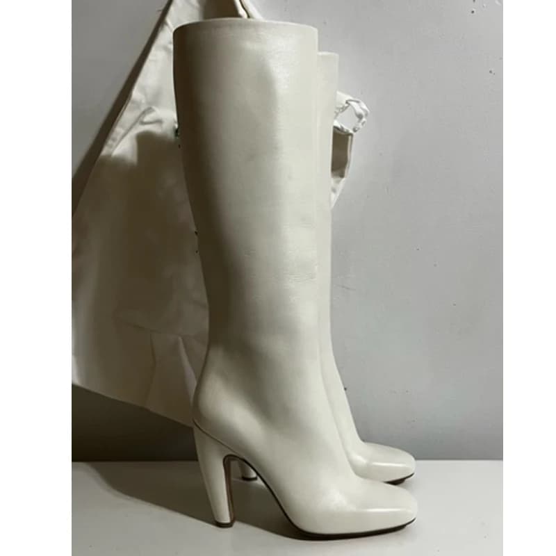 High knee boots with big heel and white square tip Woman Winter 2026 Long slim boots with black side zipper Fashion party boots