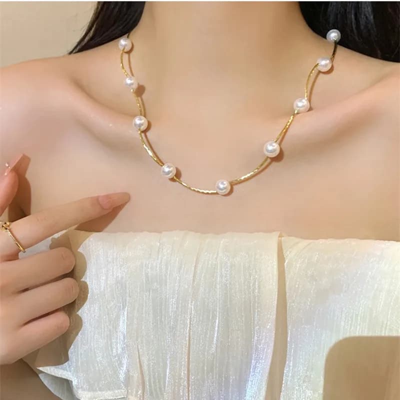 Commercio all'ingrosso del regalo premium del partito dei gioielli delle donne del braccialetto della collana di perle semplice squisito elegante di disegno unico di nuova tendenza della moda