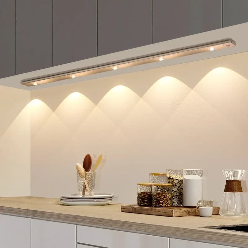 Sensore di movimento Ultra-sottile sotto l'armadio Luce LED USB Illuminazione Armadio da cucina Lampada da armadio Luce notturna a LED magnetica ricaricabile