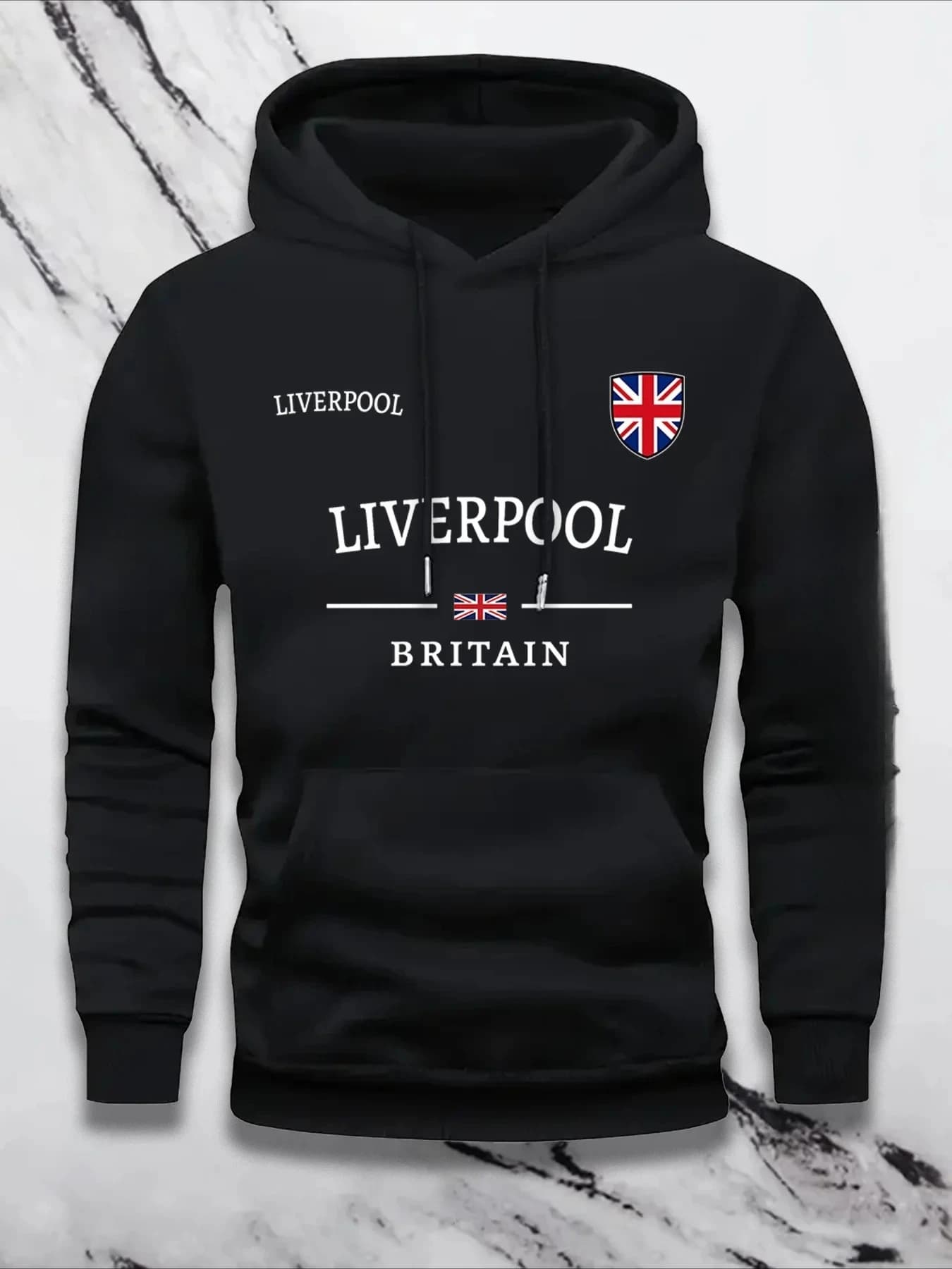 A fashionable men's pullover with letters print from Liverpool in the UK for autumn and winter is warm, comfortable and sporty