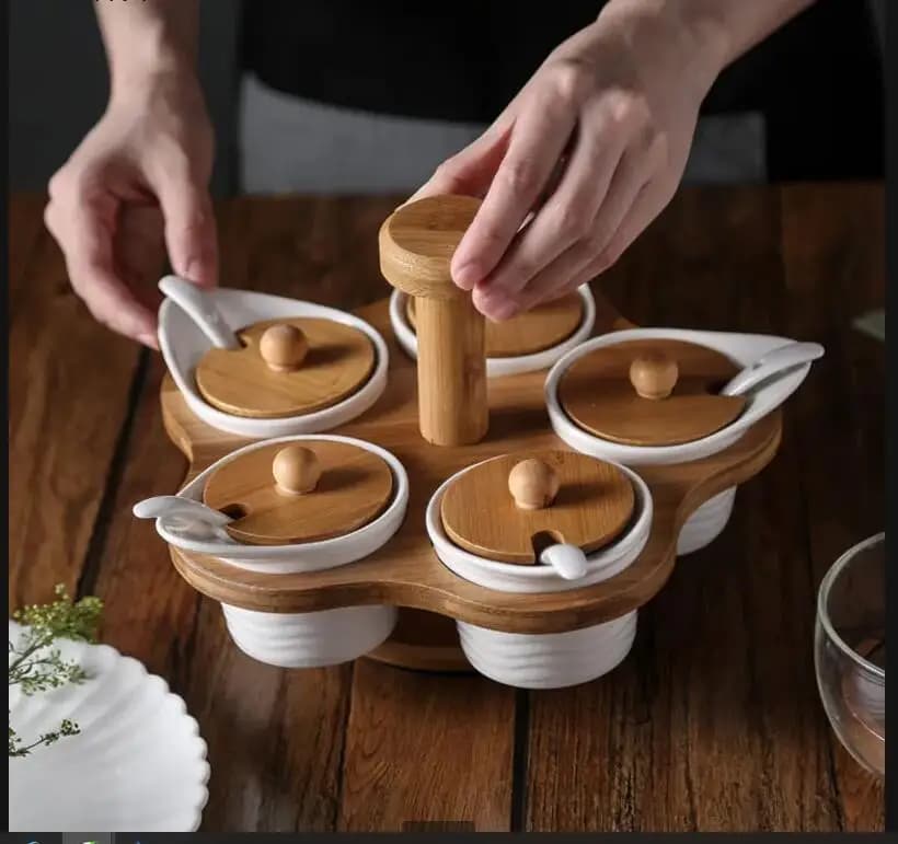 Barattolo di spezie in ceramica a cinque griglie, ripiano girevole in legno, set di pezzi bianchi, contenitore per condimenti da cucina