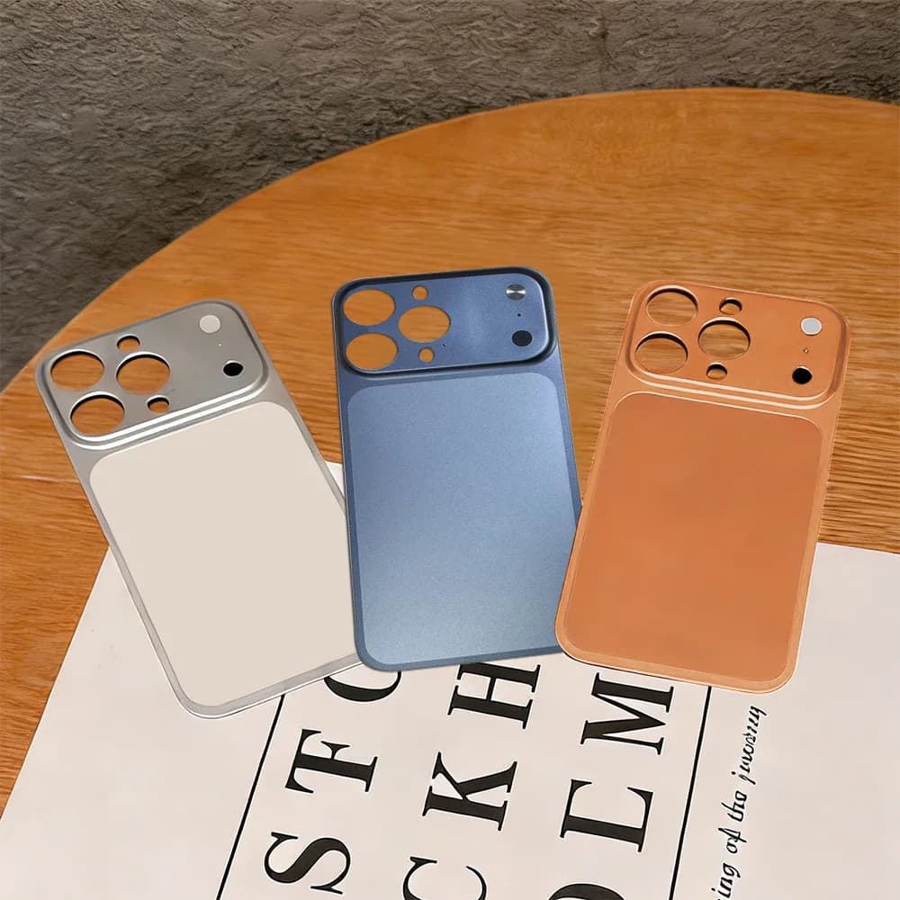 Pellicola Sottile Opaca per iPhone 16 15 14 13 Pro Max, Adesivo Protettivo Posteriore per Conversione a 17 Pro Max con Protezione per Lente Fotocamera