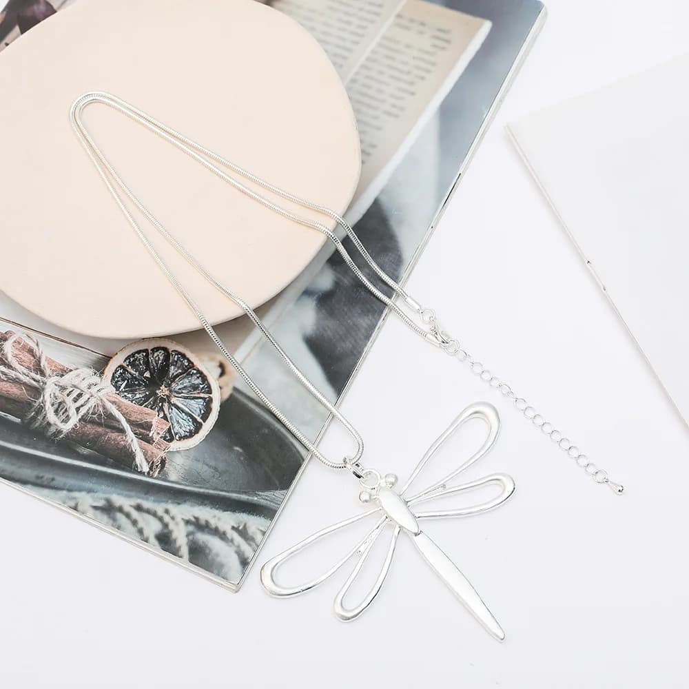 New necklace jewelry, fashionable European and American metal dragonfly jewelry, high-end sweater chain